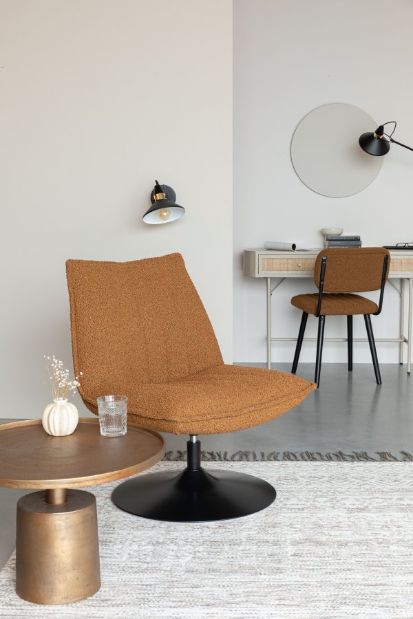WHITE LABEL LIVING Jax loungestol - okker bouclé og metal