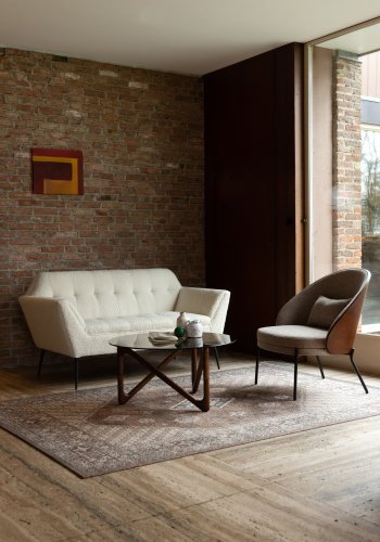 DUTCHBONE Rodin loungestol - gr polyester, valnddefarvet asketr og sort metal