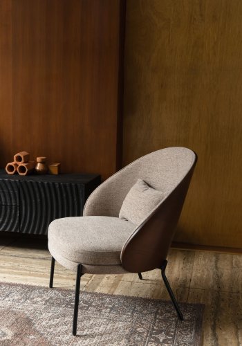 DUTCHBONE Rodin loungestol - gr polyester, valnddefarvet asketr og sort metal