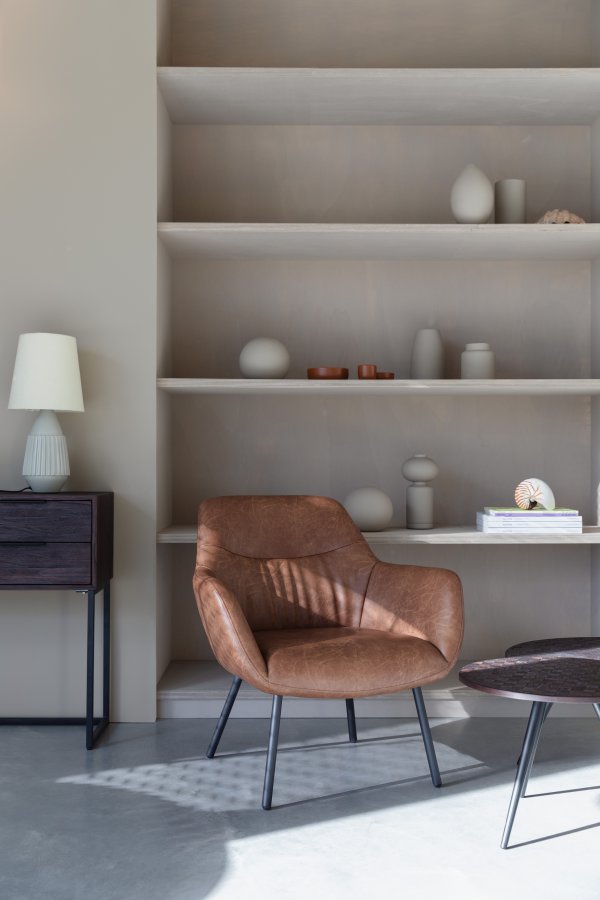 WHITE LABEL LIVING Dude loungestol, m. armln - vintage brun PU og stl