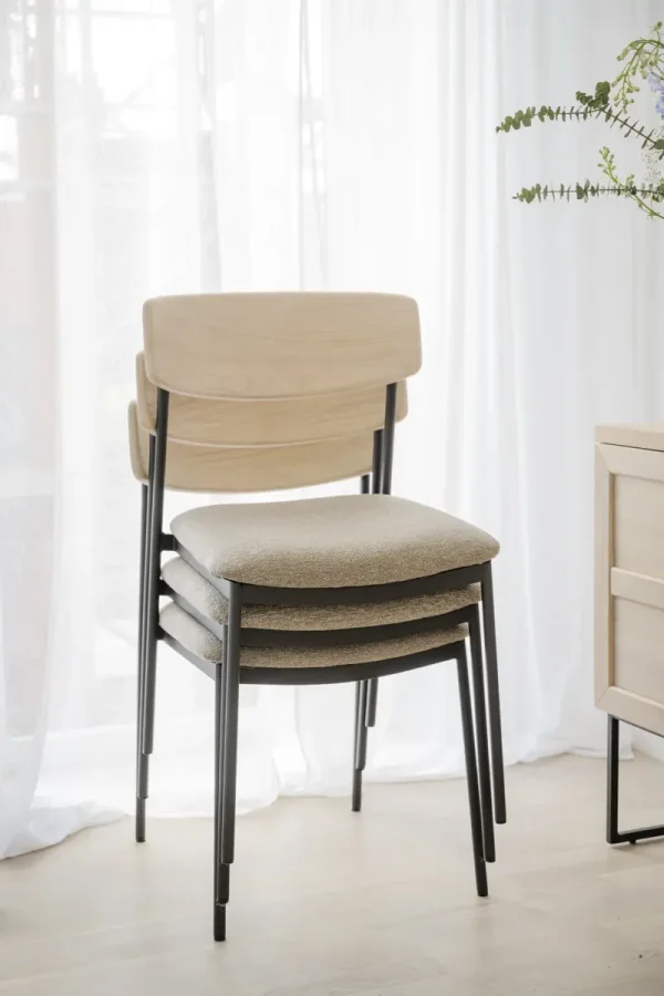 ROWICO Maymont spisebordsstol, stabelbar - mrk beige stof, hvidpigmenteret eg og sort metal