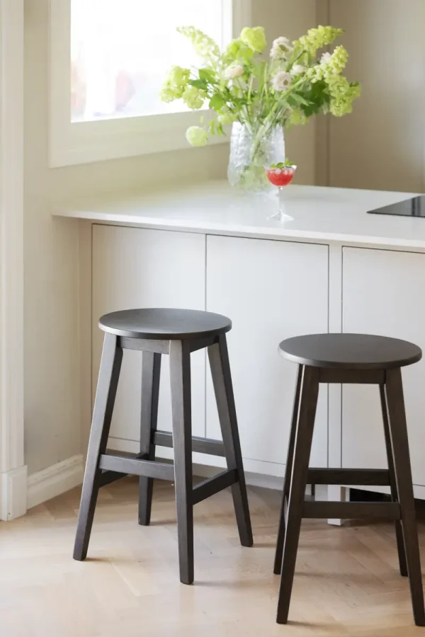 ROWICO Austin barstol, m. fodsttte - brun eg (H:65)