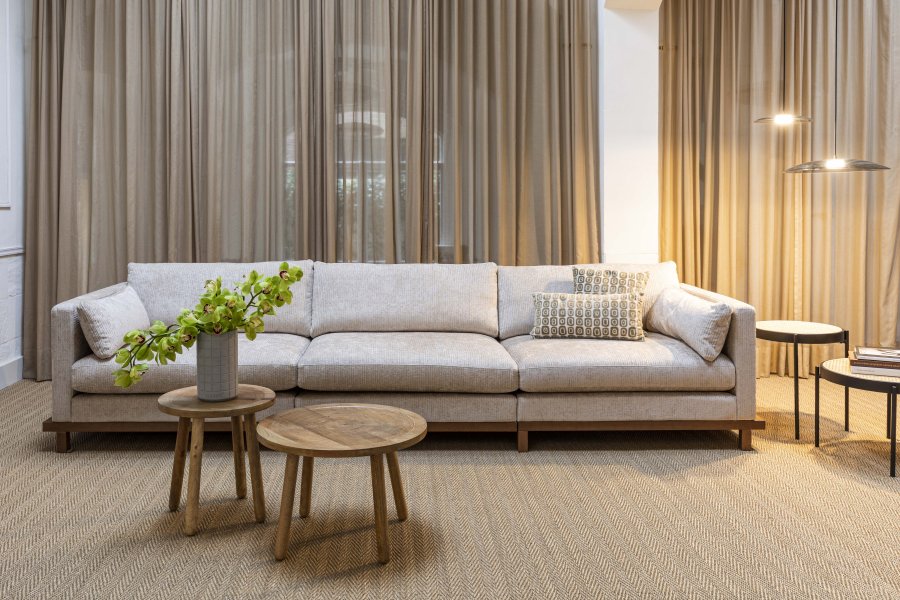 ZUIVER Blossom 4,5-personers sofa - sand stof og egetr