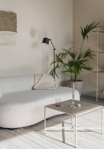 WHITE LABEL LIVING Noxx sofa - hvid polyester og MDF