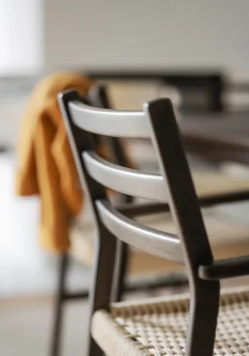 ROWICO Harlan spisebordsstol, m. armln - lys beige papirsnor og brun eg