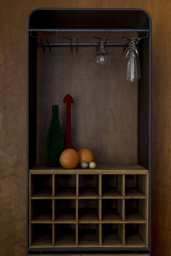 DUTCHBONE Vino vinskab, plads til 15 flasker, m. glasholdere og 3 skuffer - natur MDF