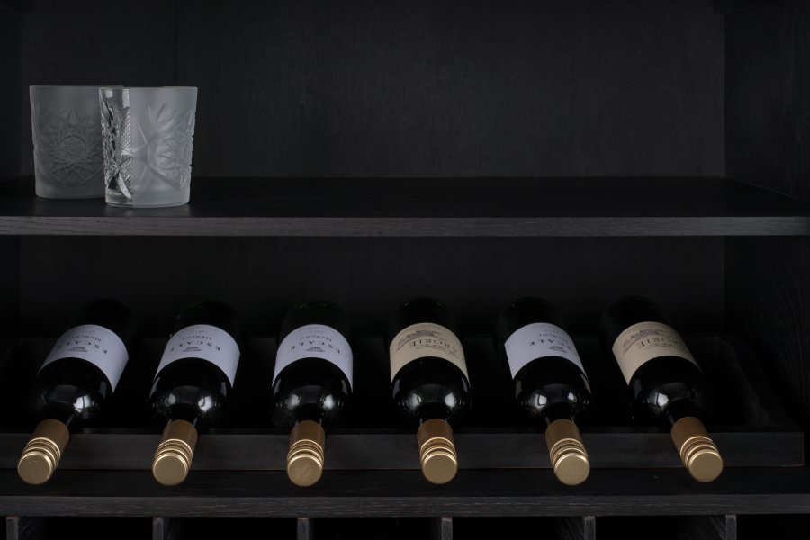 ZUIVER Travis barskab, m. 2 lger - sort MDF/egetr