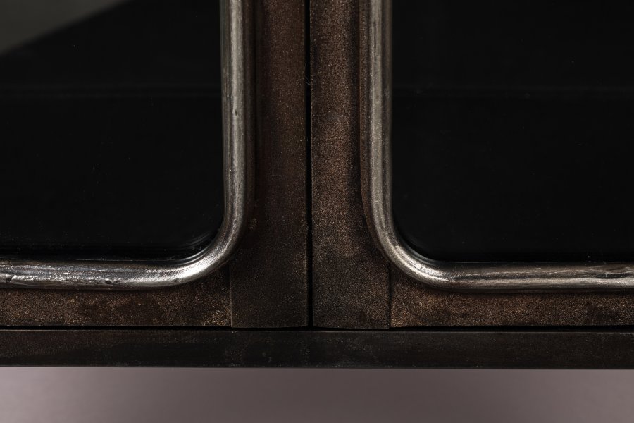 DUTCHBONE Denza vitrineskab, m. 2 glaslger og 2 hylder - sort strygejern