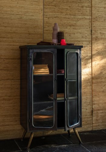 DUTCHBONE Denza vitrineskab, m. 2 glaslger og 2 hylder - sort strygejern