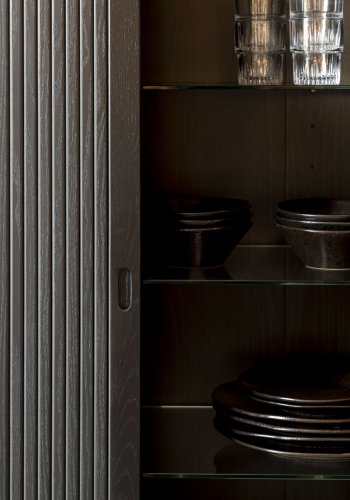 ZUIVER Barbier skab, m. 2 skydelger - sort egefinér og gummitr