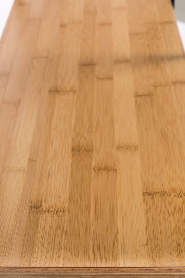 ZUIVER Flodka reol - krydsfinér og sort jern