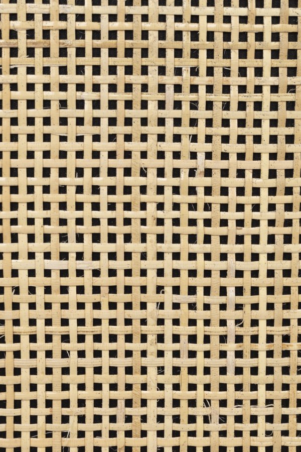 WHITE LABEL LIVING Guuji Hj skab, m. 2 lger og 2 hylder - rattan og sort jern