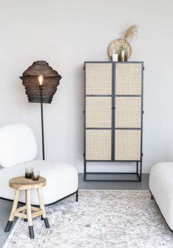 WHITE LABEL LIVING Guuji Hj skab, m. 2 lger og 2 hylder - rattan og sort jern