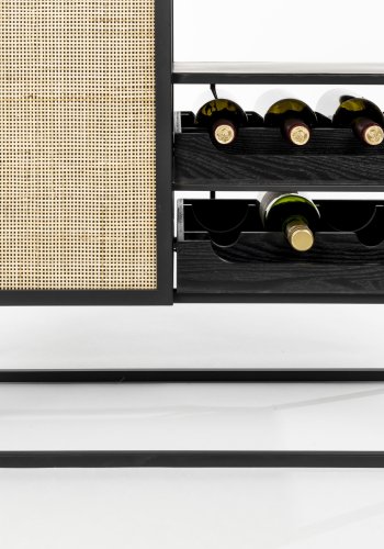 WHITE LABEL LIVING Guuji Low vinskab, m. 1 lge og hylder - rattan og sort jern