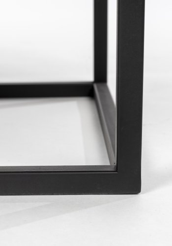 WHITE LABEL LIVING Guuji Low vinskab, m. 1 lge og hylder - rattan og sort jern