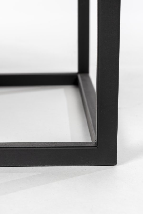 WHITE LABEL LIVING Guuji Low vinskab, m. 1 lge og hylder - rattan og sort jern