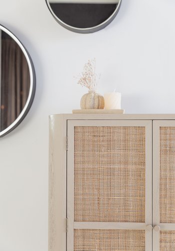 WHITE LABEL LIVING Amaya Lav skab, m. 2 lger og hylder - rattan og beige stl