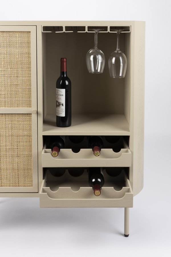WHITE LABEL LIVING Amaya Low vinskab, m. 1 lge og hylder - rattan og beige stl