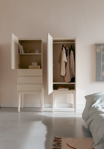 ZUIVER June skab, m. 1 mesh lge, 1 hylde og 3 skuffer - beige metal og tr