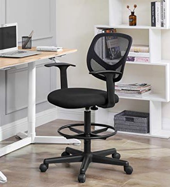 SONGMICS kontorstol, m. armln og justerbar hjde og fodsttte - sort plast og polyester mesh-stof