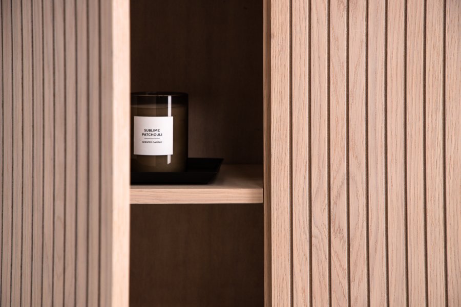 VIND COLLECTION Björkön Hjt skab, m. 2 lger og 3 hylder - hvidkalket finér og sort stl