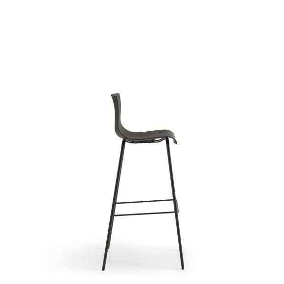 Liv barstol med stel, m. rygln og fodsttte - sort polypropylen og sorte ben