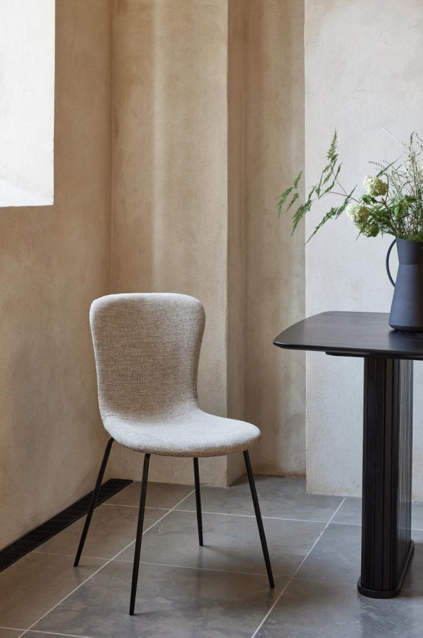 Delta spisebordsstol - sand stof og sorte ben