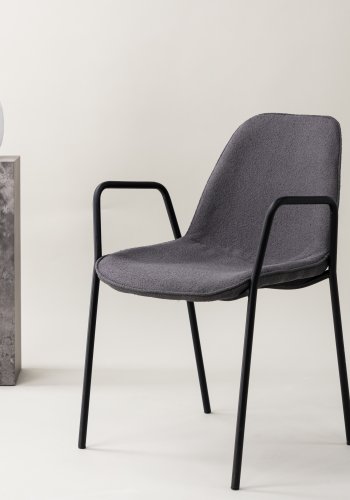 VIND COLLECTION Klädesholmen spisebordsstol, m. armln - mrkegr bouclé stof og sort stl