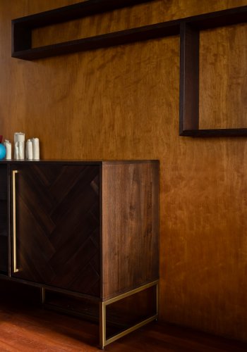 DUTCHBONE Klasse sknk, Hj, m. 2 lger, 2 hylder og 3 skuffer - brun sildeben tr og guld stl