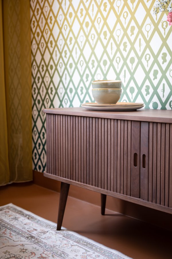 ZUIVER Barbier TV-bord, m. 2 skydelger - brun valnddefinér og gummitr (120x40)