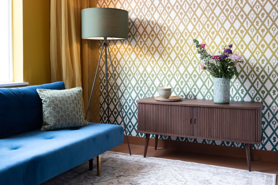 ZUIVER Barbier TV-bord, m. 2 skydelger - brun valnddefinér og gummitr (120x40)