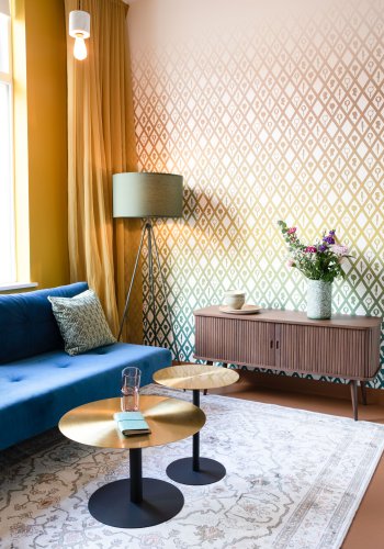 ZUIVER Barbier TV-bord, m. 2 skydelger - brun valnddefinér og gummitr (120x40)