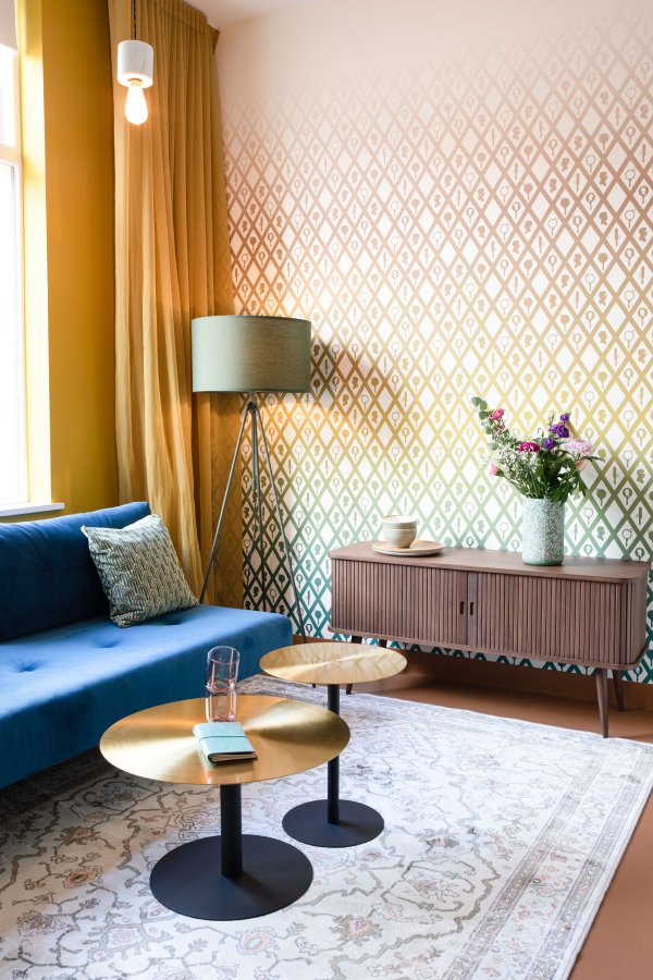 ZUIVER Barbier TV-bord, m. 2 skydelger - brun valnddefinér og gummitr (120x40)