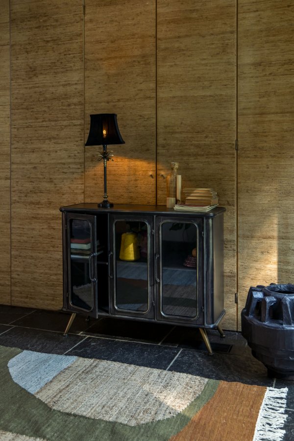 DUTCHBONE Denza sknk, m. 2 glaslger og 1 hylde - sort strygejern