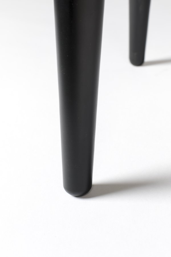 ZUIVER Barbier TV-bord, m. 2 skydelger - sort egefinér og gummitr (120x40)