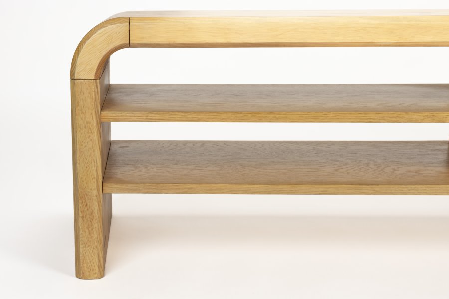 ZUIVER Brave sknk, m. hylder - brun egetrsfinér