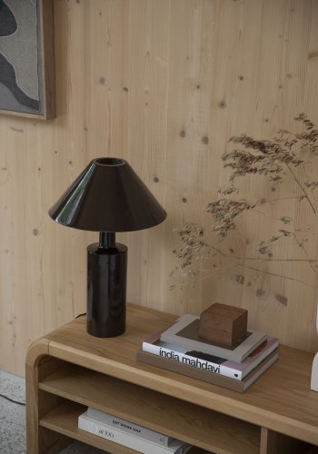 ZUIVER Brave sknk, m. hylder - brun egetrsfinér