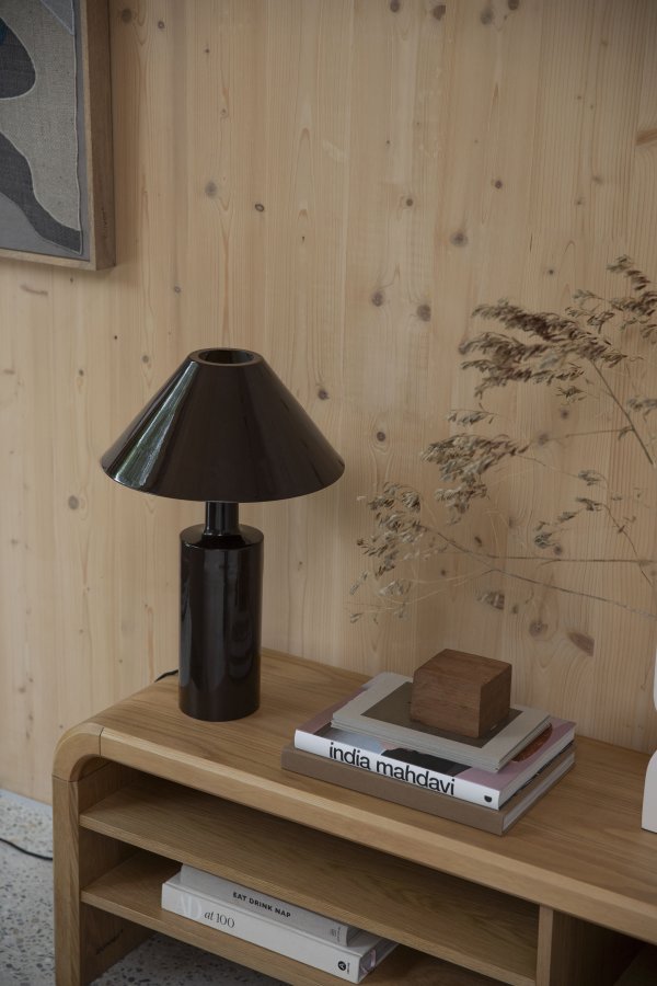 ZUIVER Brave sknk, m. hylder - brun egetrsfinér