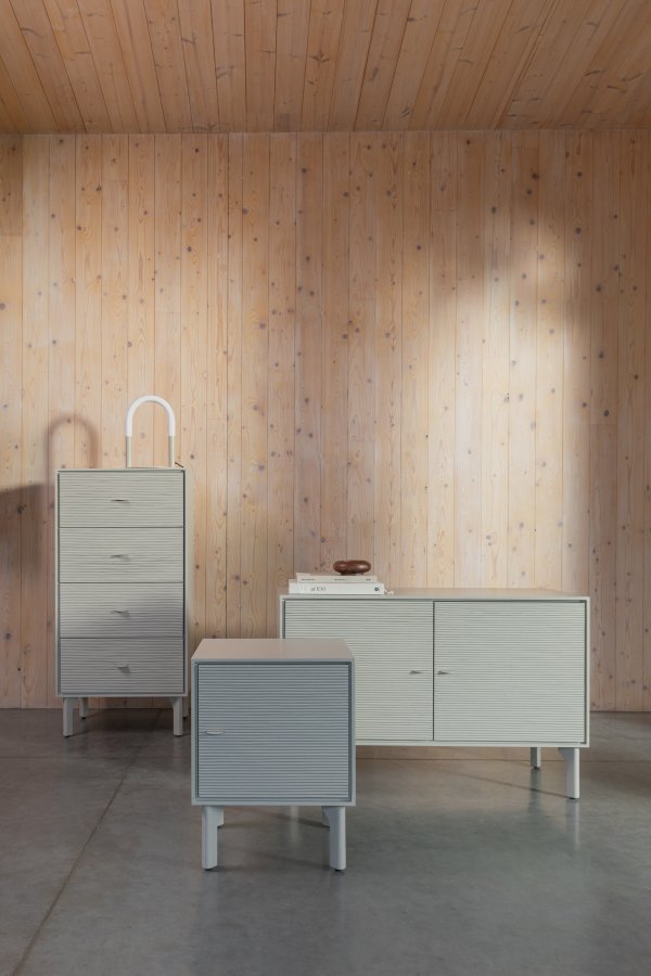 ZUIVER Morning sknk, m. 2 lger og 2 hylder - gr rattan/MDF/akacietr