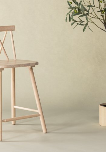 VIND KOLLEKTION Mollöström barstol, m. rygln og fodsttte - hvidvasket gummitr