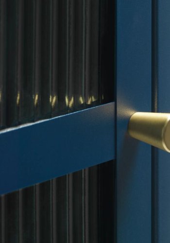 Bronco glasskab, venstre, m. 1 lge og 3 hylder - riflet glas og stlbl metal (H:160)