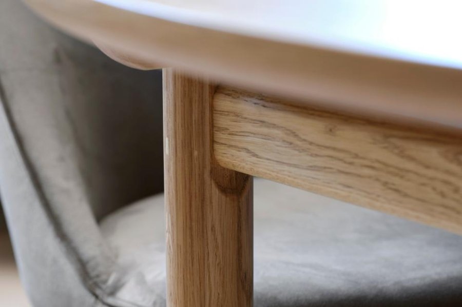 Carno spisebord, m. udtrk - natur egefinér og egetr (120)