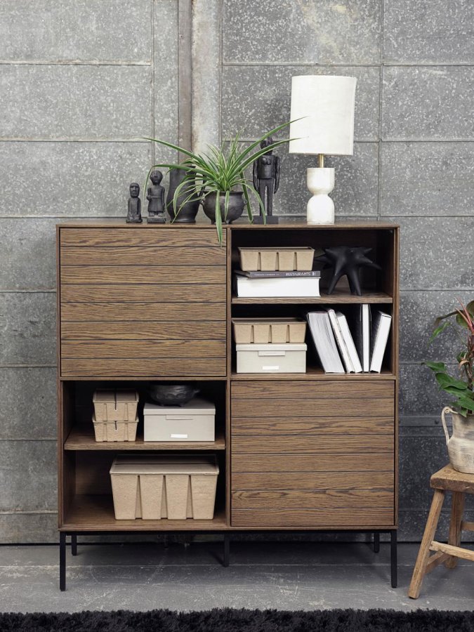 Modica skab, m. 2 lger og hylder - rgfarvet egefinér og sort metal