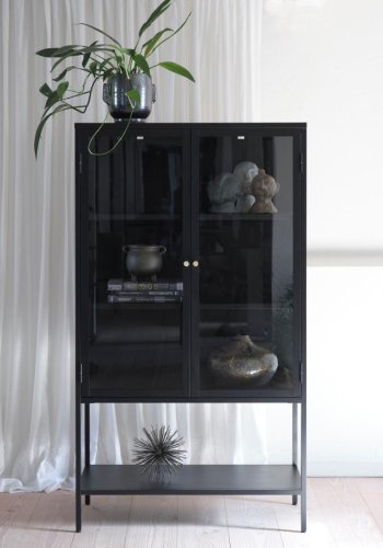 Carmel skab, hje ben, m. 2 lger og 3 hylder - glas og sort metal (H:160)