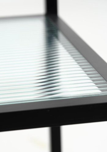 Bronco rullebord, m. 1 hylde - riflet glas og sort metal (70x42)