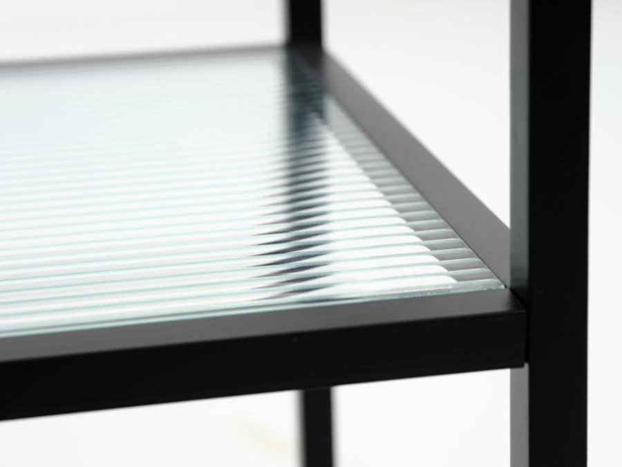 Bronco rullebord, m. 1 hylde - riflet glas og sort metal (70x42)