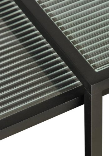 Bronco Nest sofabord, m. 1 hylde - riflet glas og sort metal (60-90x60-45)