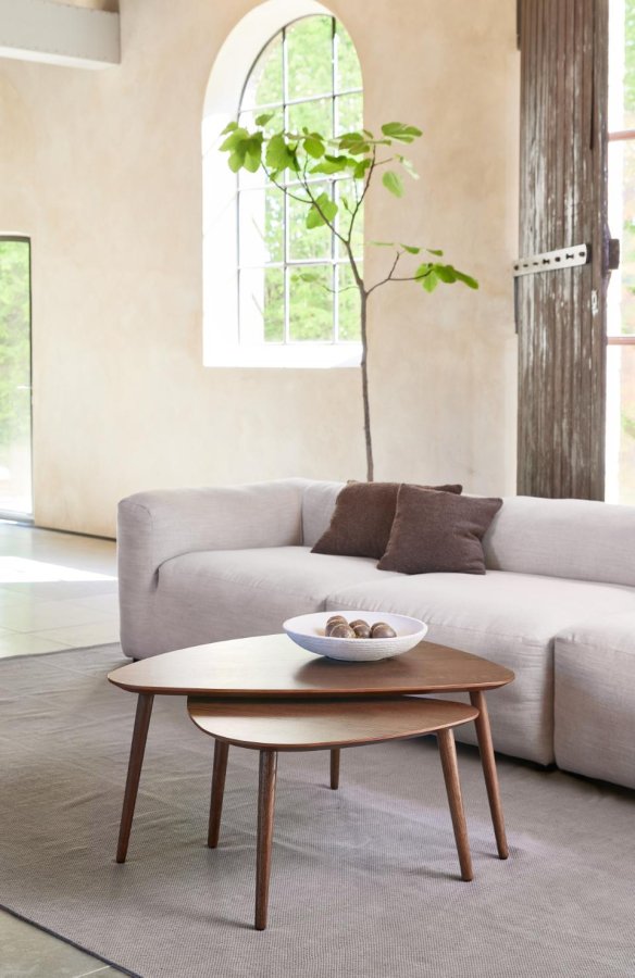 Adda sofabord, trekantet - rgfarvet egefinér og lamel eg (st med 2)