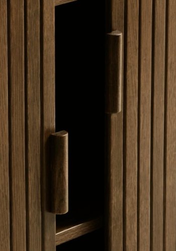 Cavo skab, m. 2 skydelger og 2 hylder - rgfarvet egetr