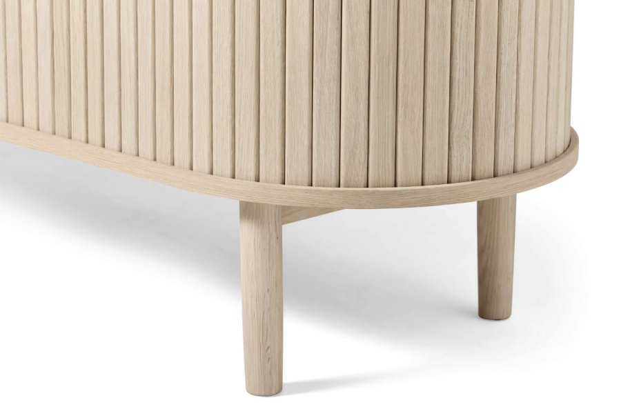 Meta sknk, m. 2 skydelger og 2 hylder, oval - hvidpigmenteret eg